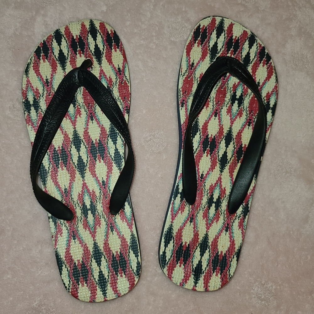 2 pairs of flip flops from AVON